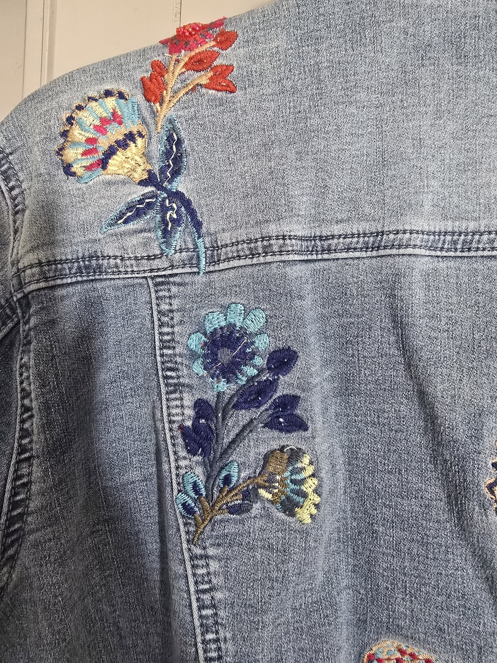 Tru Luxe Jeans Light Blue Denim Jacket with Multicolor Floral Embroidery - Picture 6 of 12